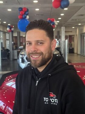 Staff member Hugo Cardenas from ID_e59fbede8af4