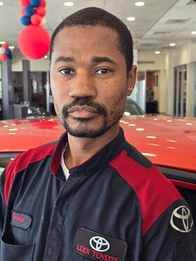 Staff member Lorenzo Rogers from ID_e59fbede8af4