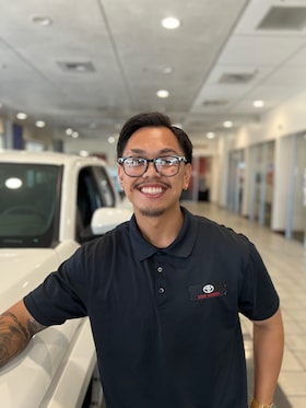 Staff member Gaudy De Mesa from ID_e59fbede8af4