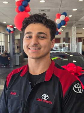 Staff member Carlos Meza from ID_e59fbede8af4