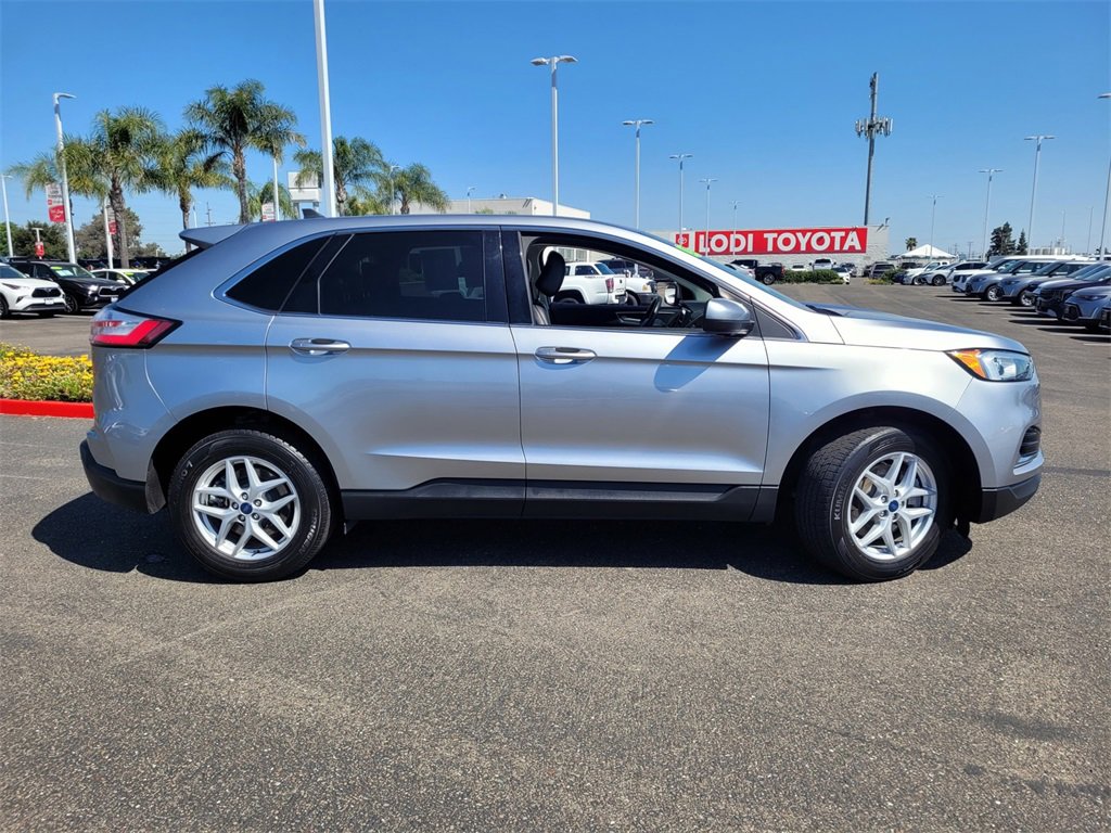 2022 Ford Edge SEL photo 3