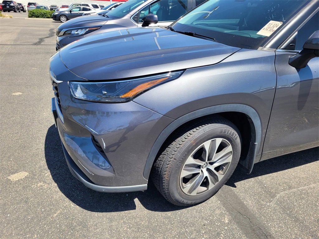 2023 Toyota Highlander XLE photo 3