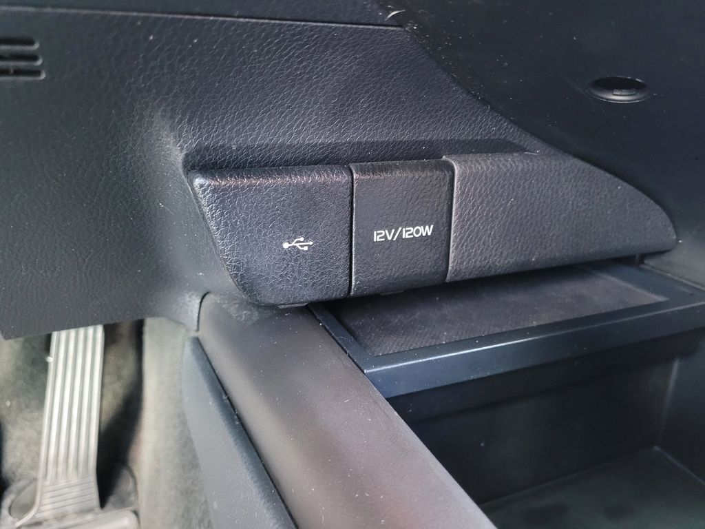 2023 Toyota Camry SE - Photo 14