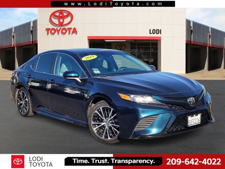 2019 Toyota Camry SE Sedan