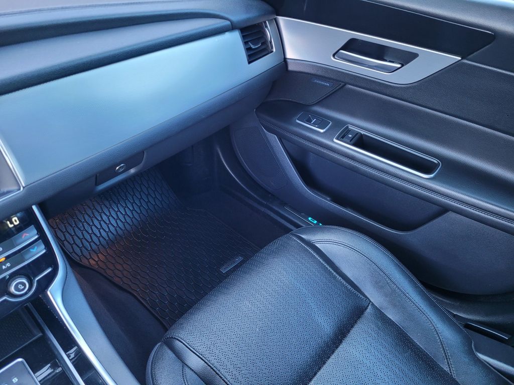 2019 Jaguar XF Prestige - Photo 12