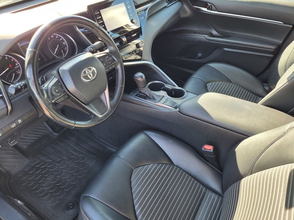 2023 Toyota Camry SE photo 3