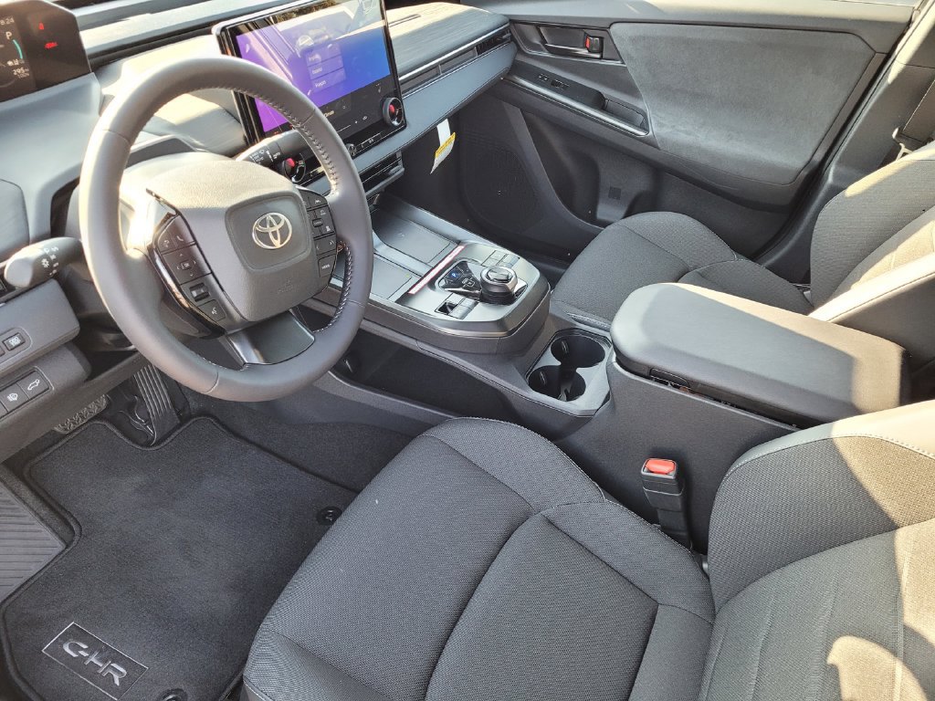 2026 Toyota C-HR SE - Photo 7