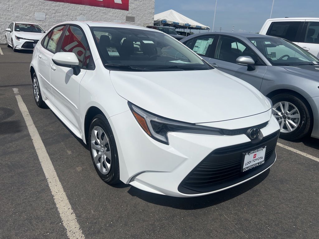 2026 Toyota Corolla Hybrid LE photo 2