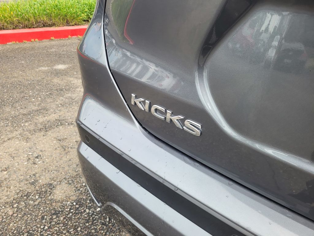 2023 Nissan Kicks S photo 5