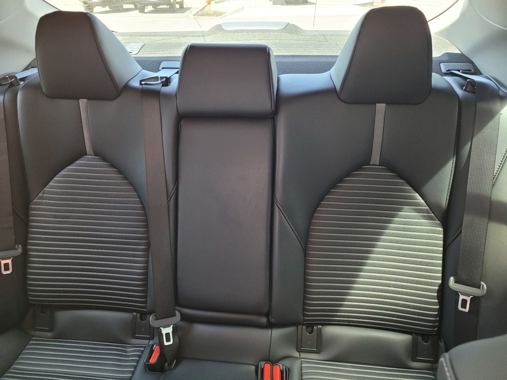 2023 Toyota Camry SE - Photo 10