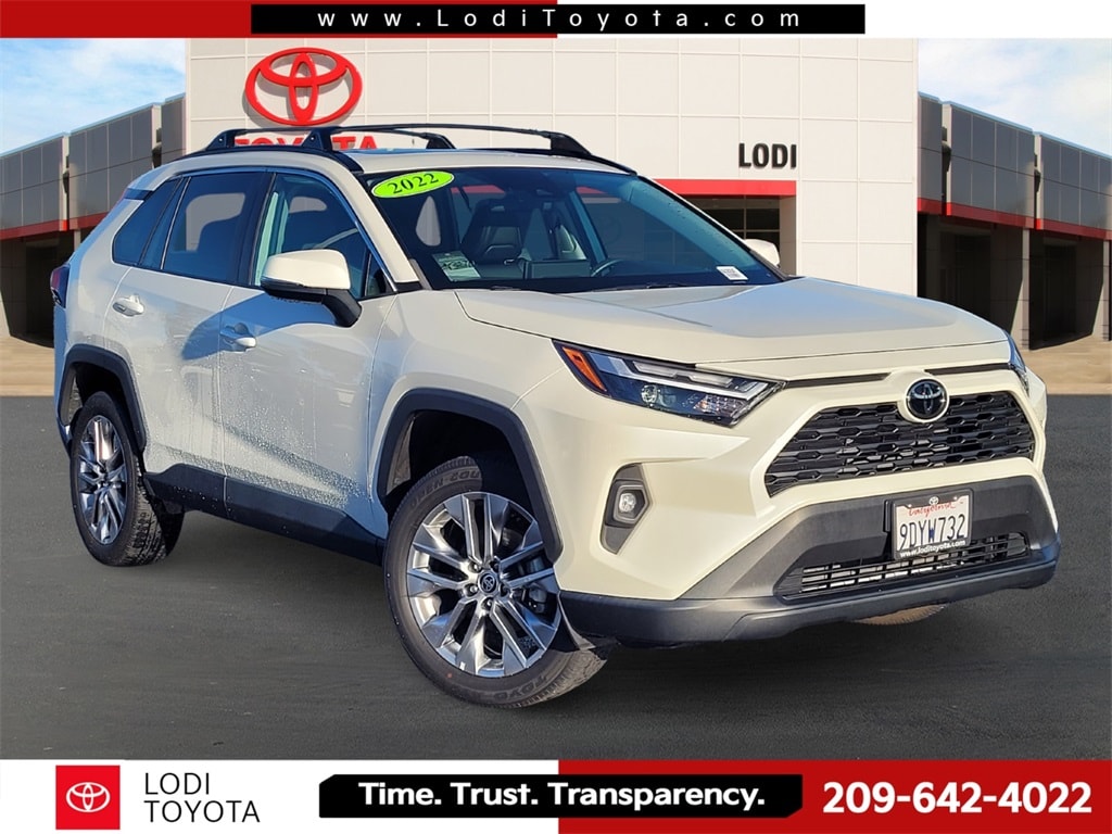 2022 Toyota RAV4 XLE Premium's photo