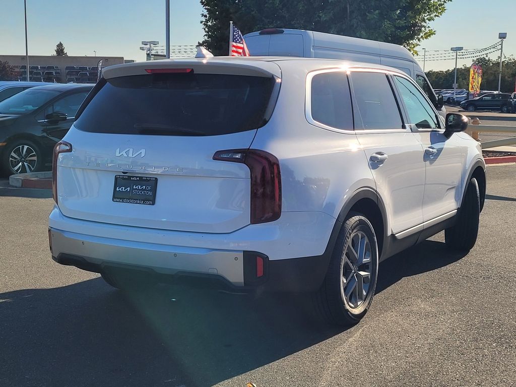 2024 Kia Telluride LX photo 4