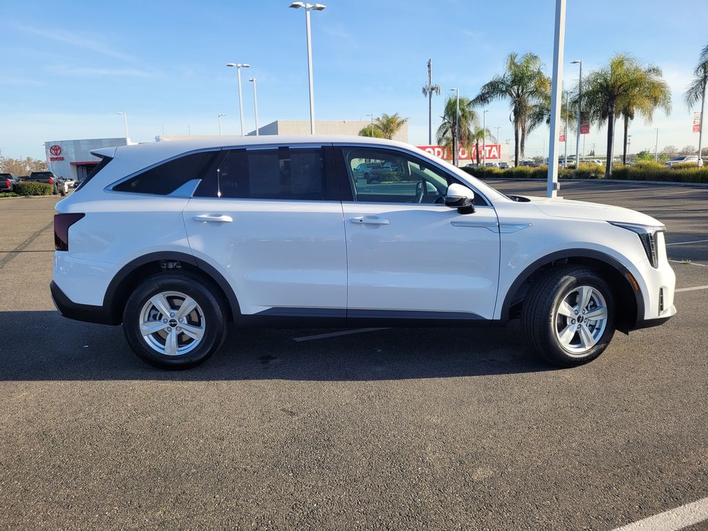 2026 Kia Sorento LX photo 2