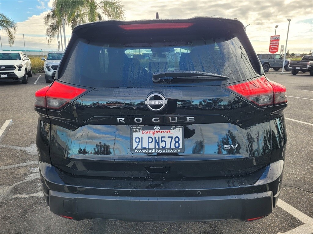 2024 Nissan Rogue SV photo 2