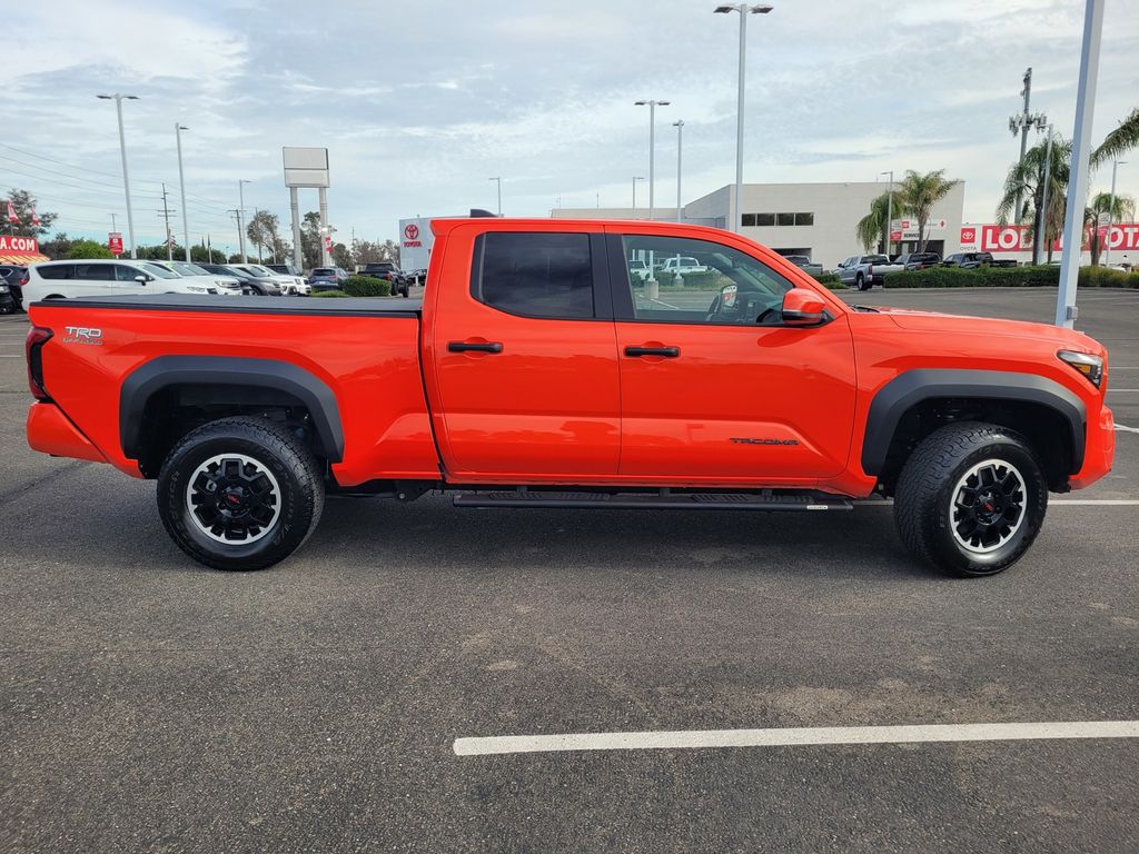 2024 Toyota Tacoma TRD Off-Road photo 2
