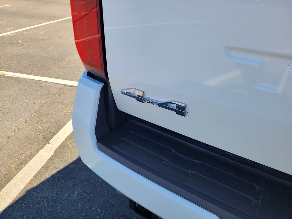 2025 Toyota Tacoma SR5 photo 6