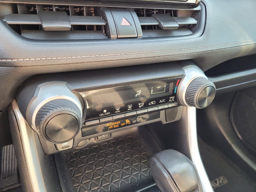 2021 Toyota RAV4 LE - Photo 15