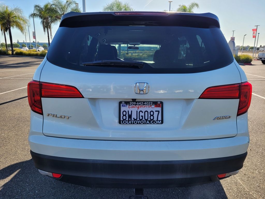 2018 Honda Pilot LX photo 4