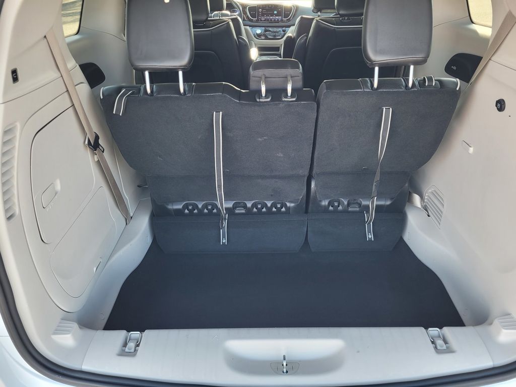 2023 Chrysler Pacifica Hybrid Limited photo 3