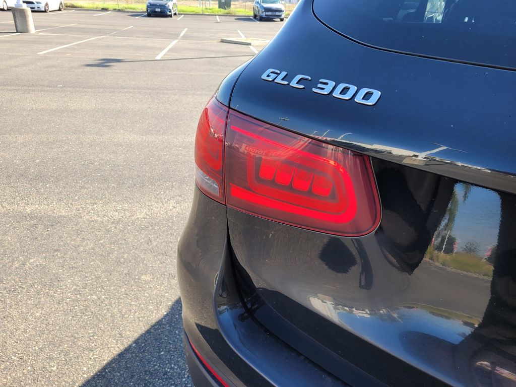 2022 Mercedes-Benz GLC GLC 300 photo 5