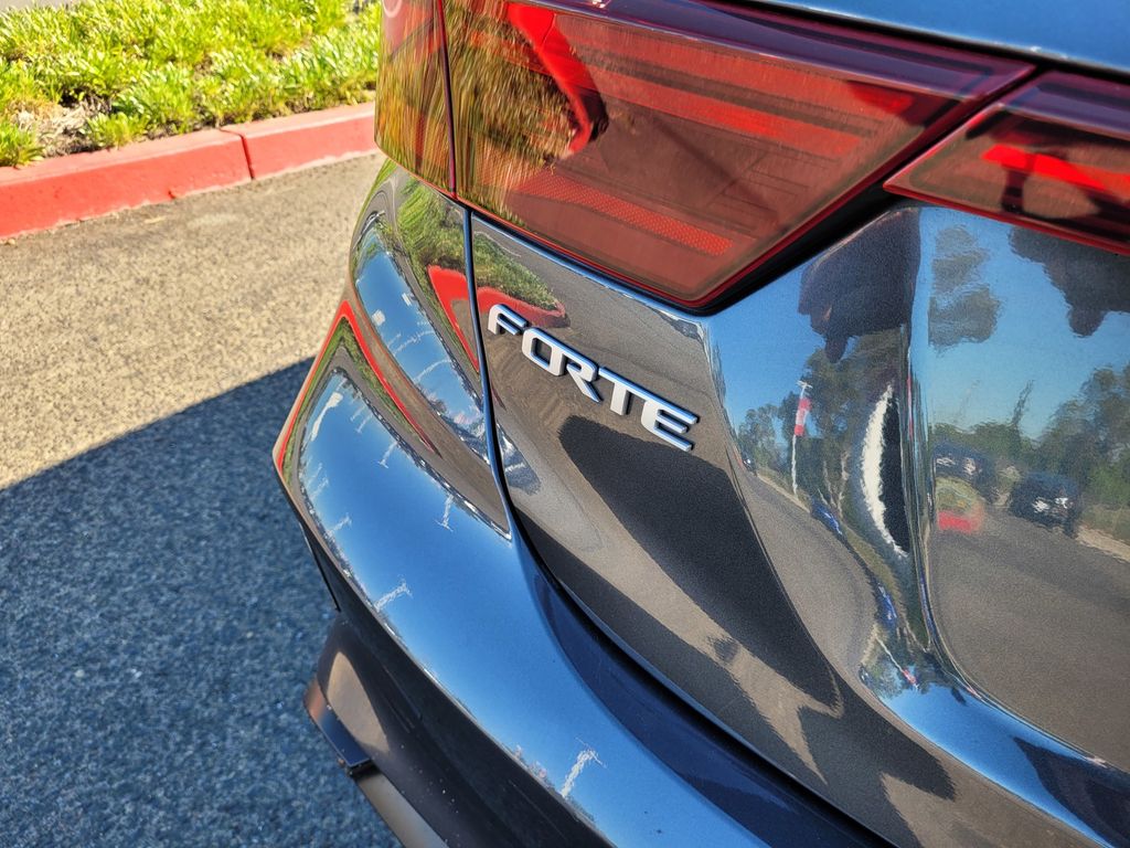 2024 Kia Forte LXS photo 6