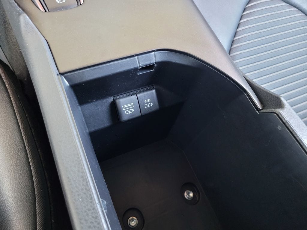 2023 Toyota Camry SE - Photo 19