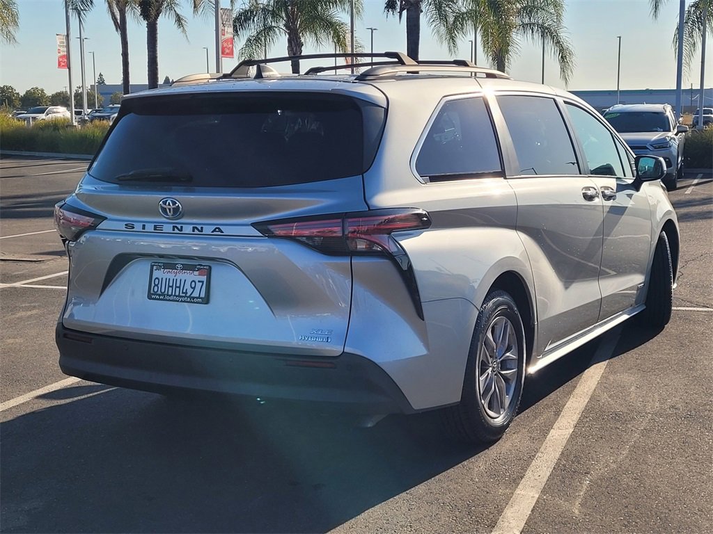 2021 Toyota Sienna XLE photo 4