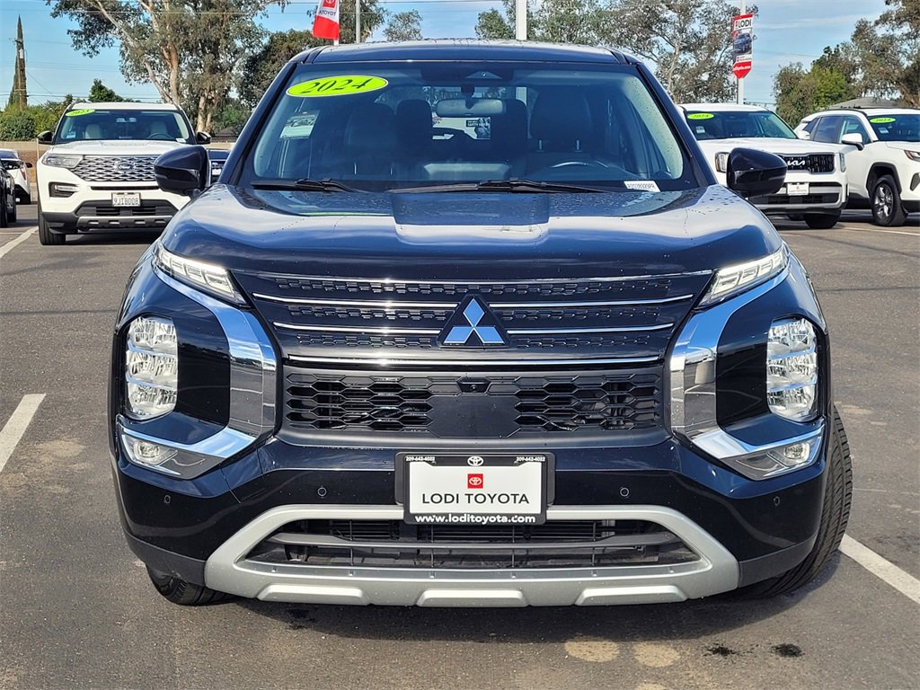 2024 Mitsubishi Outlander SE photo 2