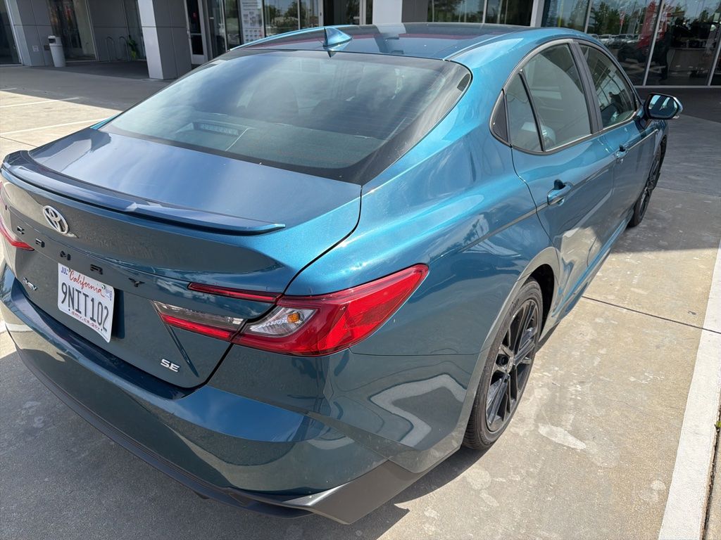2025 Toyota Camry SE photo 5