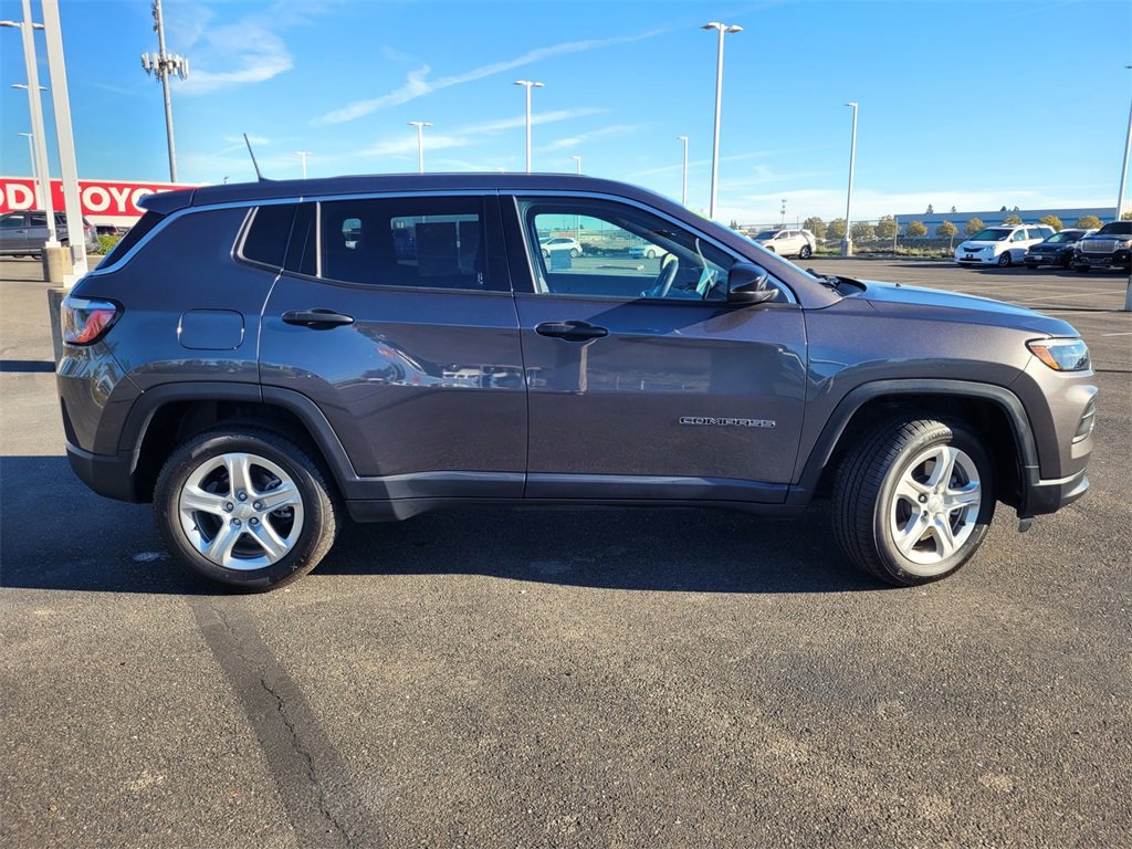 2023 Jeep Compass Sport photo 3