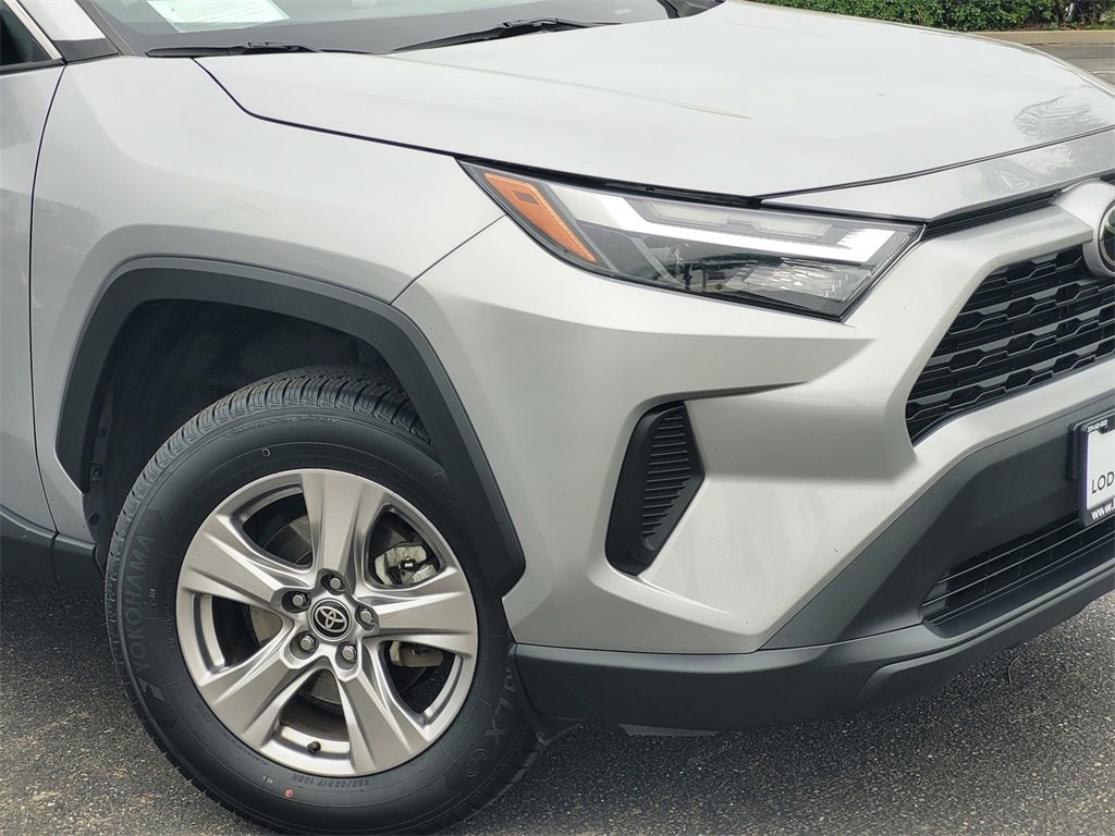 2022 Toyota RAV4 XLE photo 3