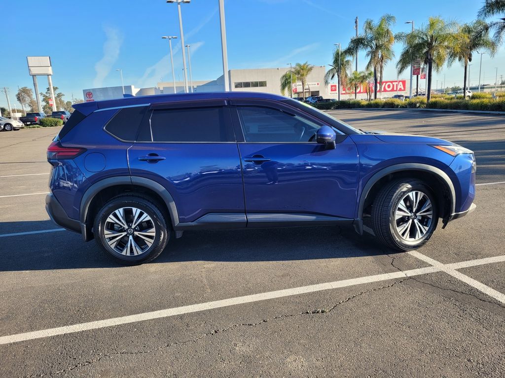 2021 Nissan Rogue SV photo 2