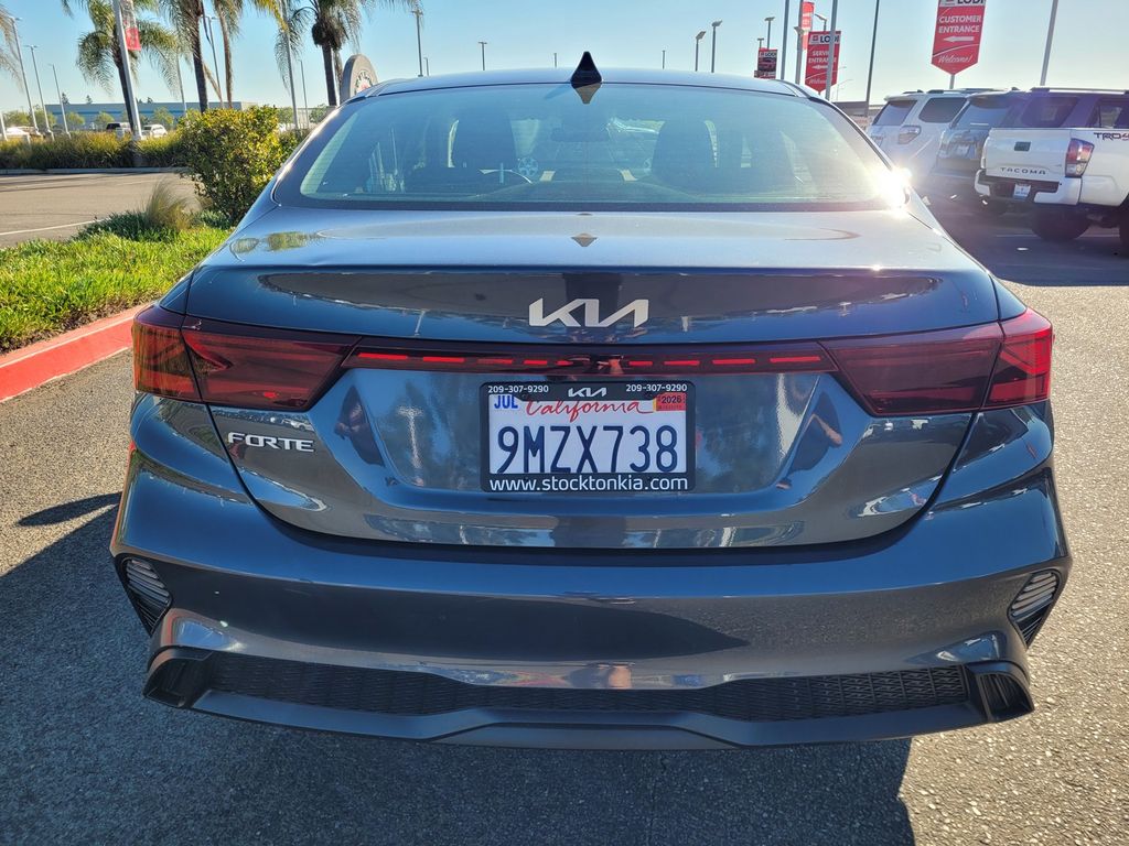 2024 Kia Forte LXS photo 5