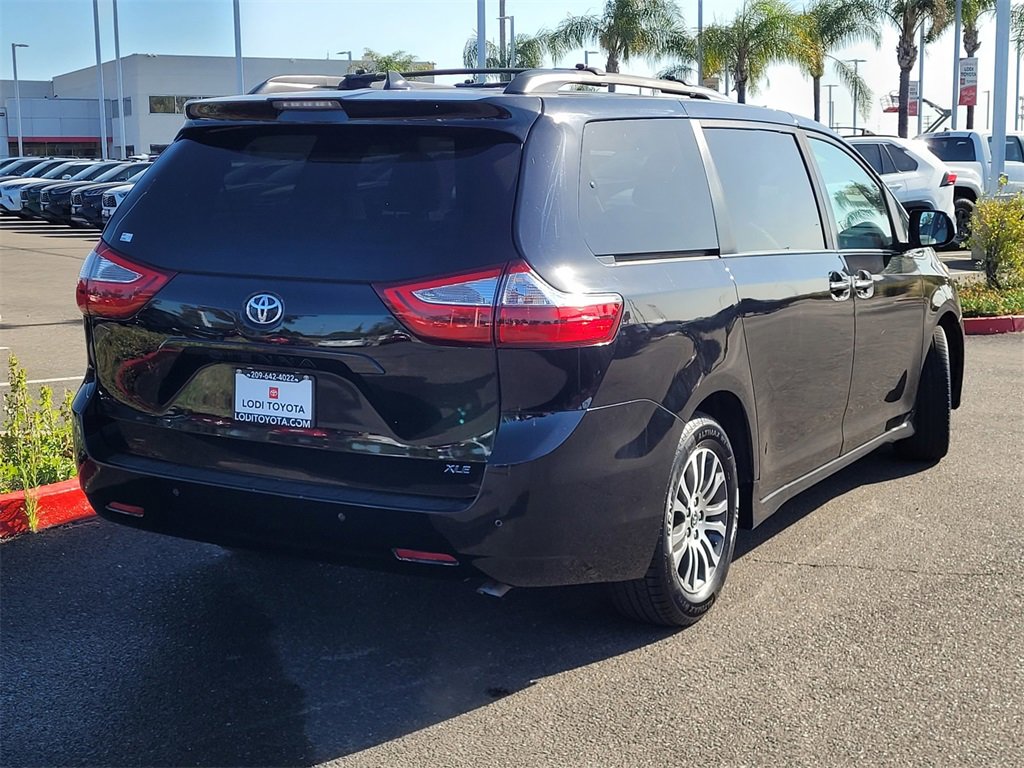 2019 Toyota Sienna XLE Premium photo 4