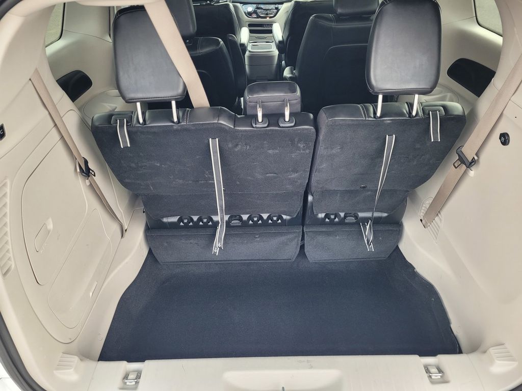 2024 Chrysler Pacifica Hybrid Select photo 6