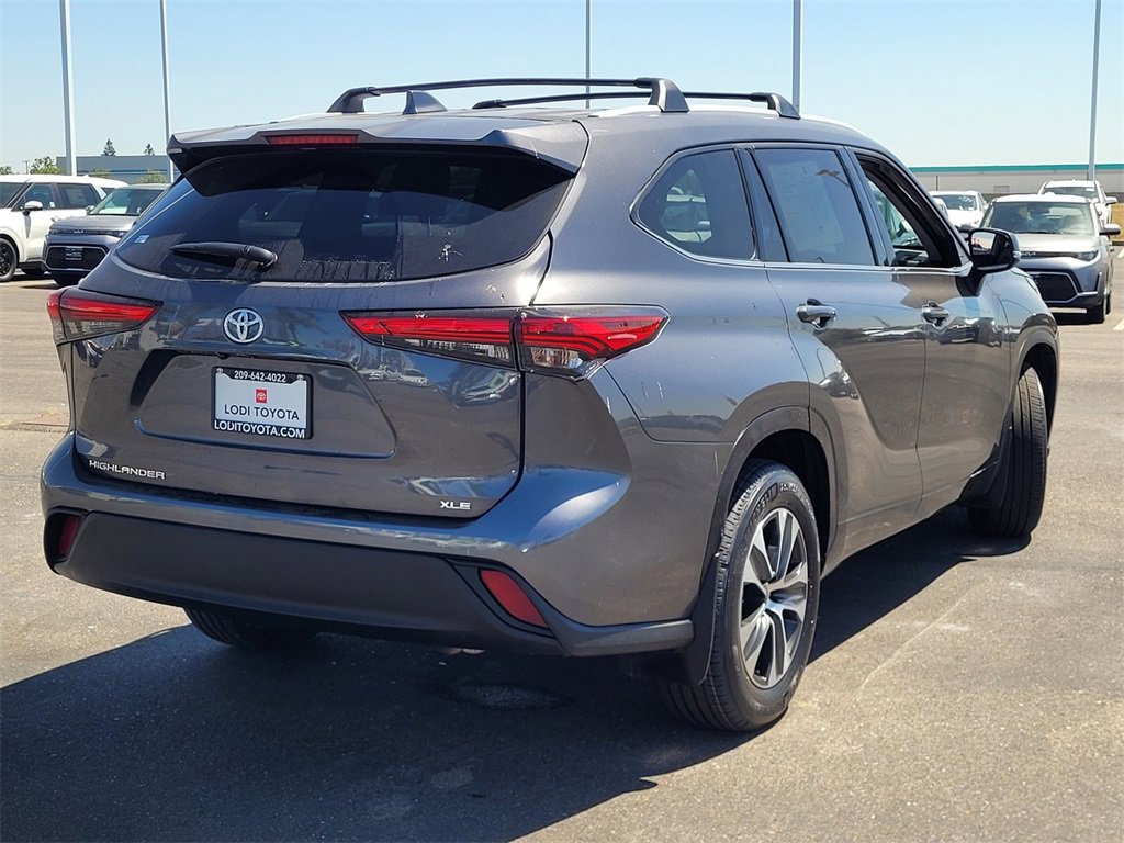2022 Toyota Highlander XLE photo 4