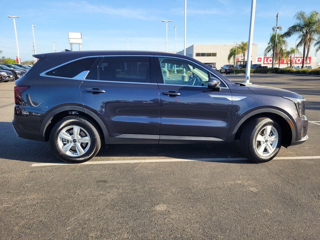 2026 Kia Sorento LX photo 2