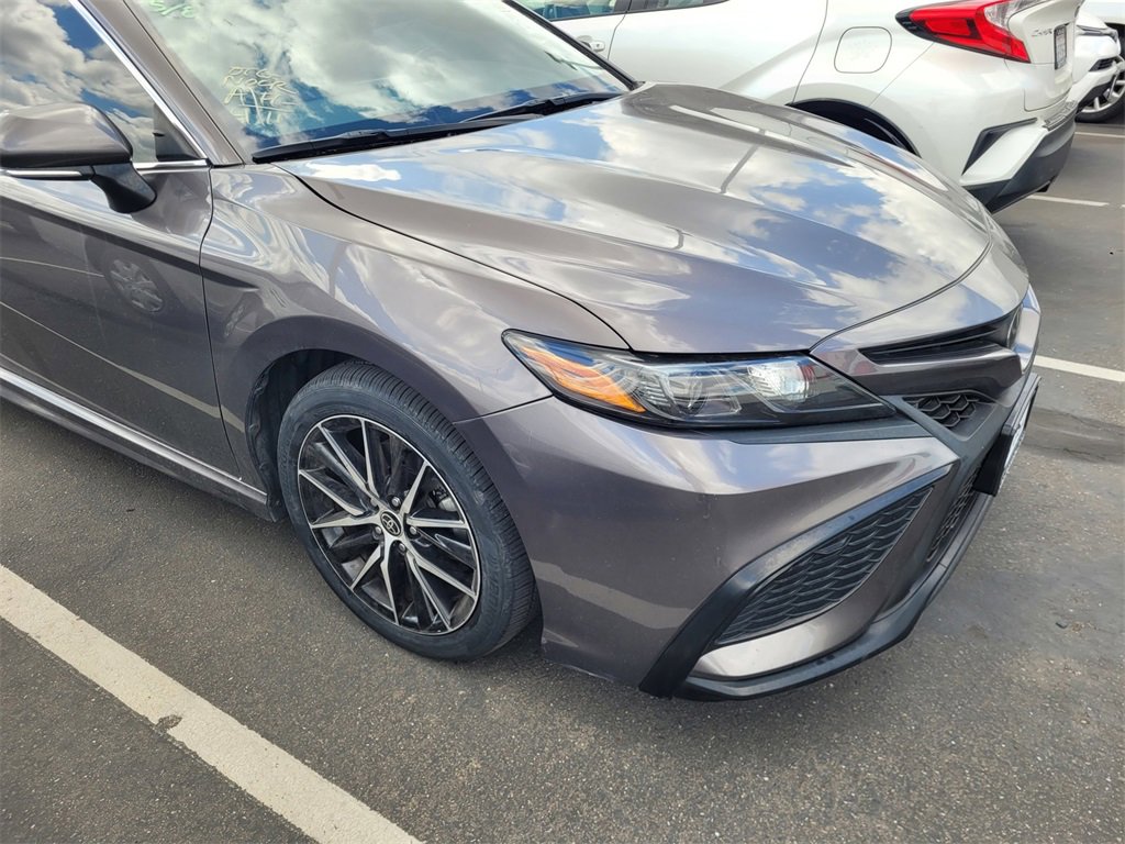 2022 Toyota Camry SE photo 3