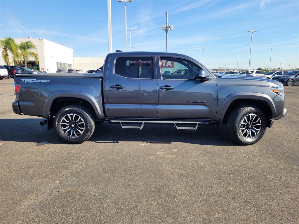 2020 Toyota Tacoma TRD Sport photo 3