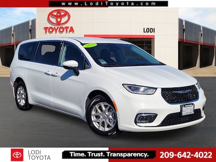2023 Chrysler Pacifica Touring L Minivan/Van