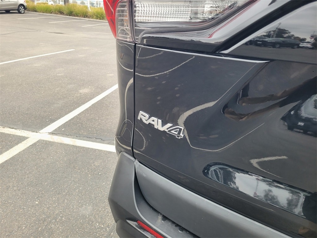 2024 Toyota RAV4 XLE photo 2