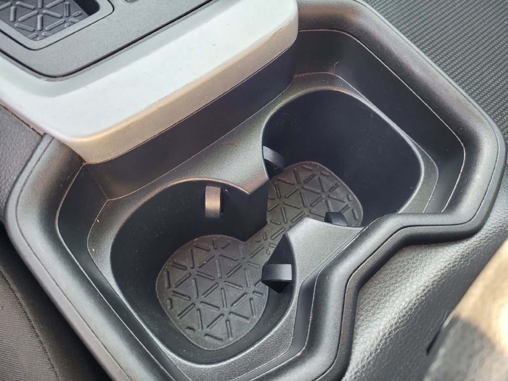 2021 Toyota RAV4 LE - Photo 20
