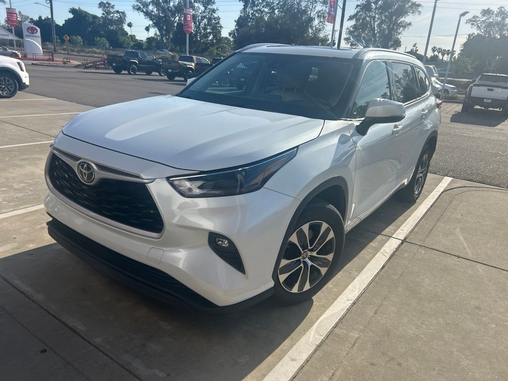 2022 Toyota Highlander XLE 4x2 V6's photo