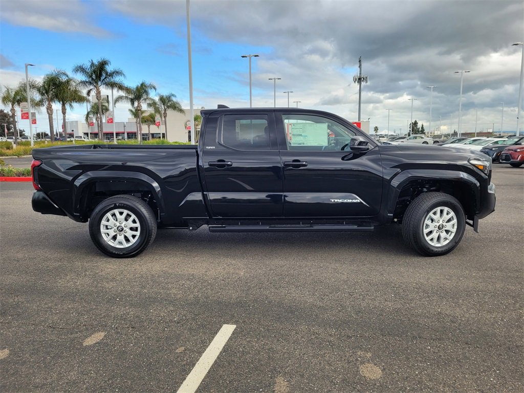 2025 Toyota Tacoma SR5 photo 4