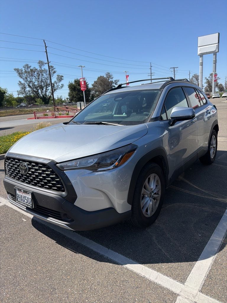 2023 Toyota Corolla Cross LE photo 2