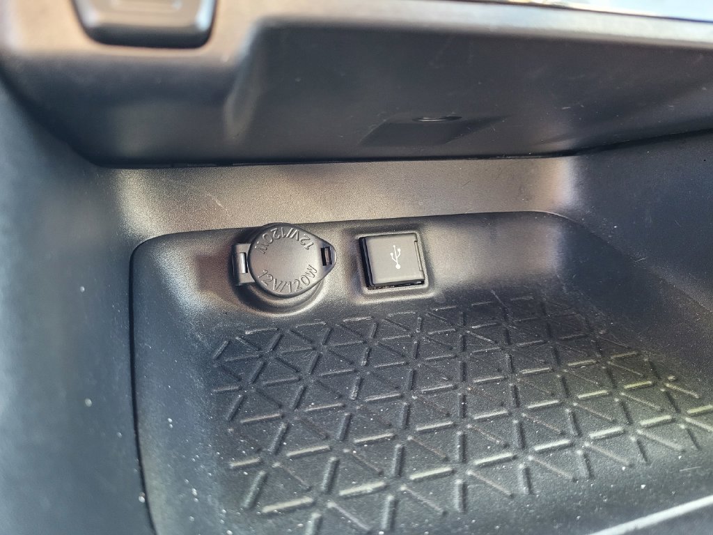 2021 Toyota RAV4 LE - Photo 17