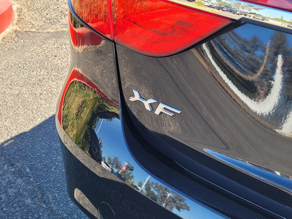 2019 Jaguar XF 25t Prestige photo 5