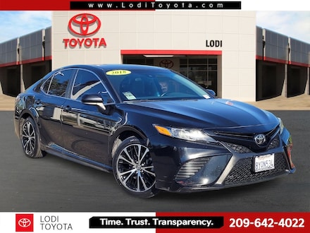 2018 Toyota Camry SE Sedan