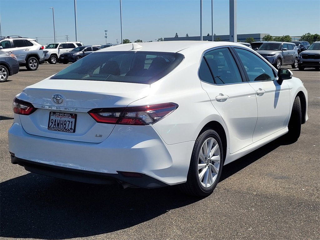 2022 Toyota Camry LE photo 4