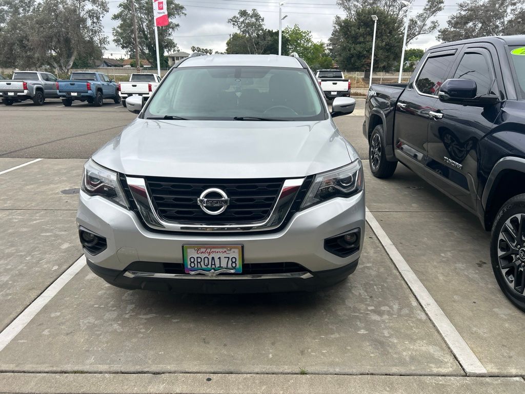 2019 Nissan Pathfinder SV photo 2